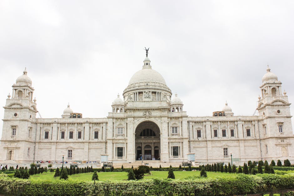 How To Safarkolkata — Kolkata Cityscape With Historical Landmarks - Image 2